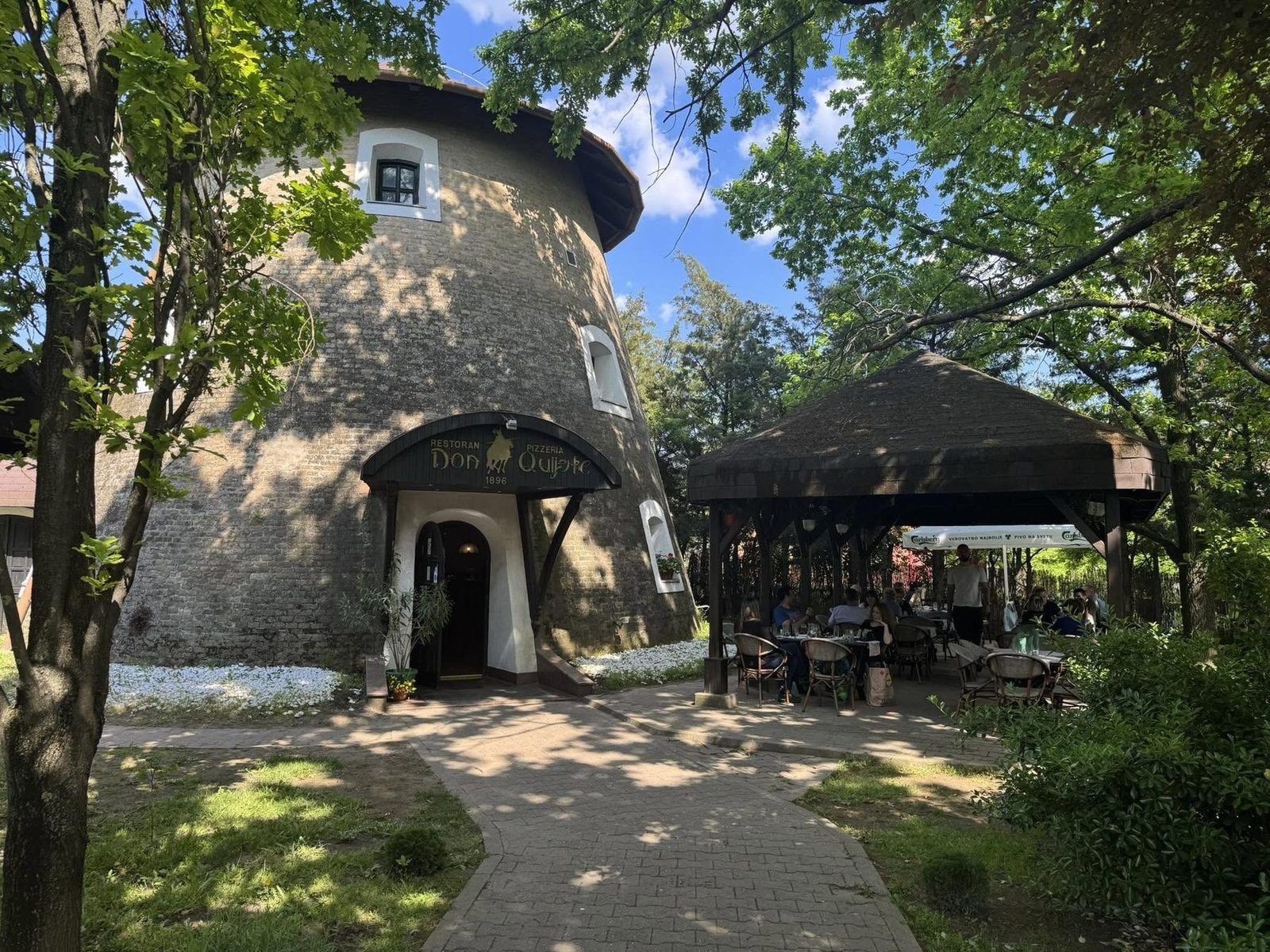 Vetrenjača iz 1896. godine u kojoj se nalazi restoran Don Quijote u Bečeju
